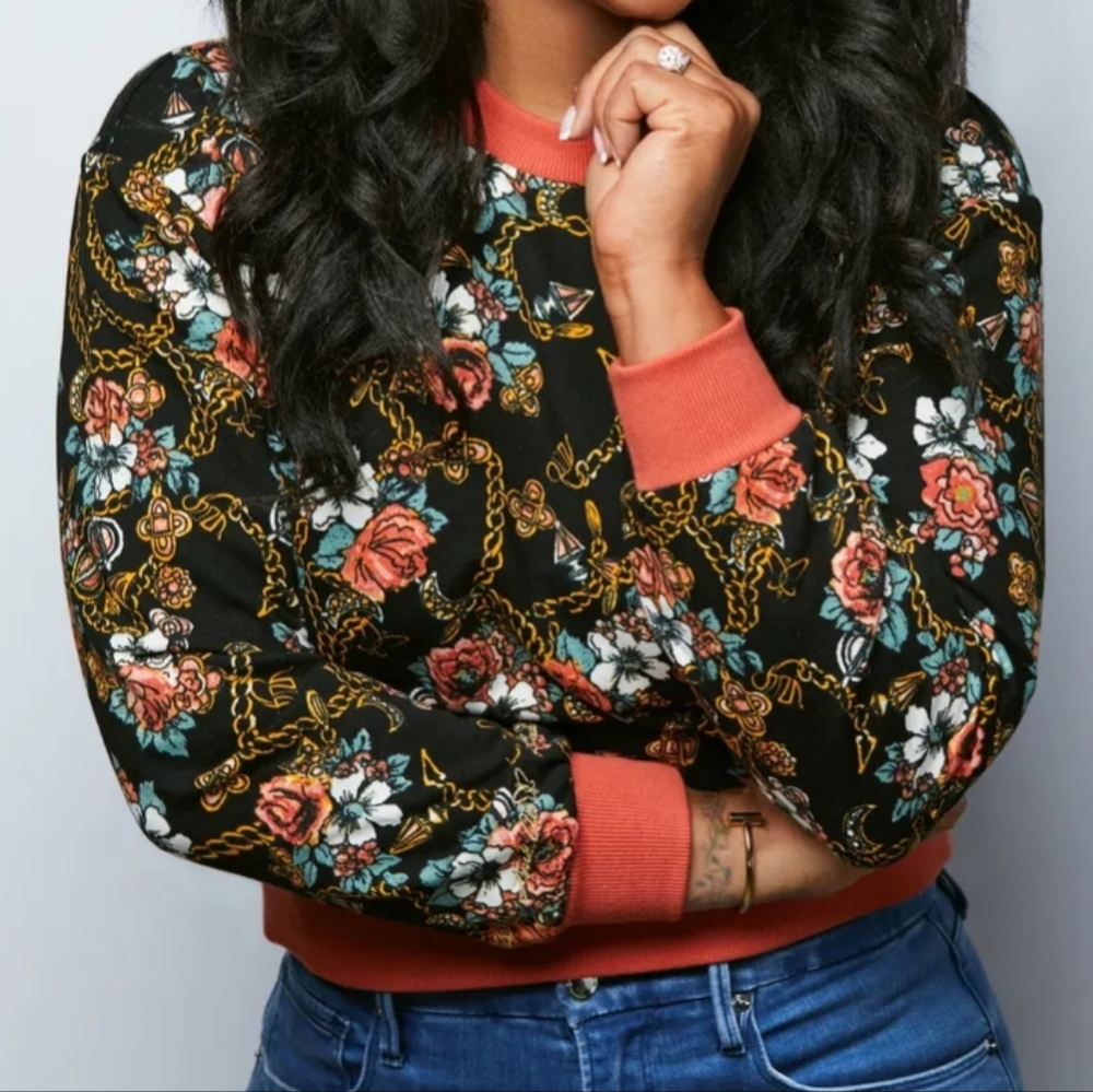 Laila Ali cropped floral pullover sweater sweatshirt top